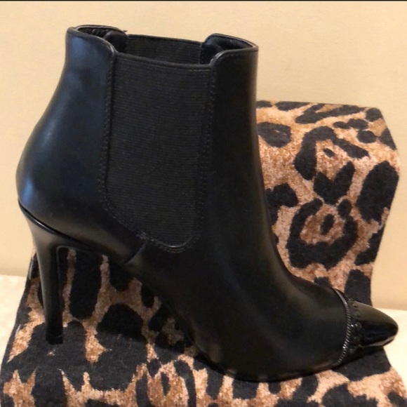 Versace Rare Authentic size 6M high heel booties- never used - Picture 3 of 6